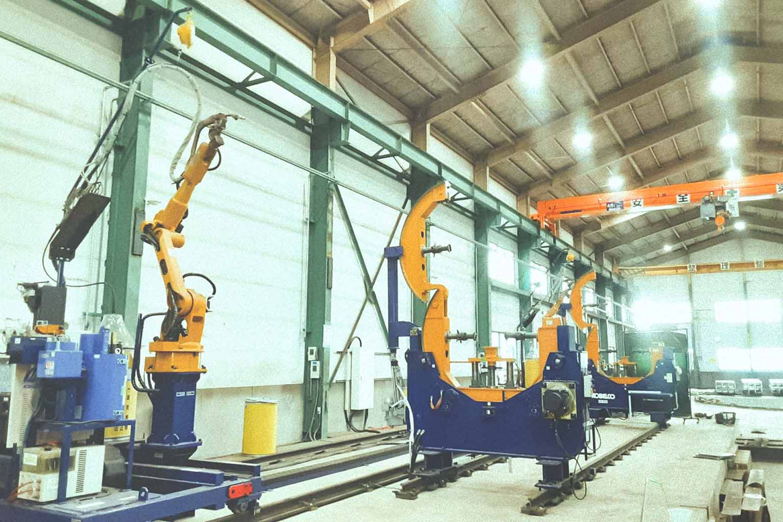鉄工所へ納品した産業用ロボットの販売事例のイメージ